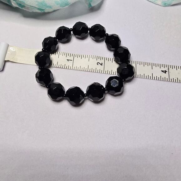 Vintage Black Faceted Bead Stretch Bracelet – Mid-Century - Picture 2 of 3